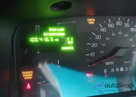 1999 Lincoln Town Car Signature z USA, uszkodzony, nr VIN 1LNFM82W2XY600492